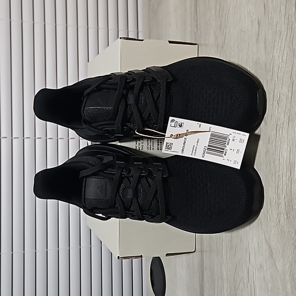 NWT Adidas UBOUNCE DNA Women's Shoes - All Black - IG6023 - Picture 3 of 6
